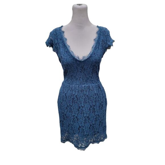 Aritzia Babaton Women's Tobias‎ Eyelash Lace Mini Dress Size 6 - Picture 2 of 14